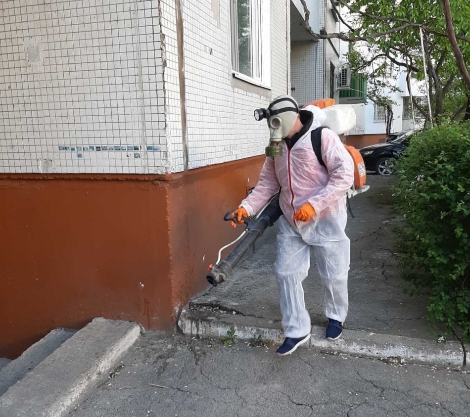 Continuă lucrările de dezinsecție în subsolurile blocurilor de locuințe din Chișinău