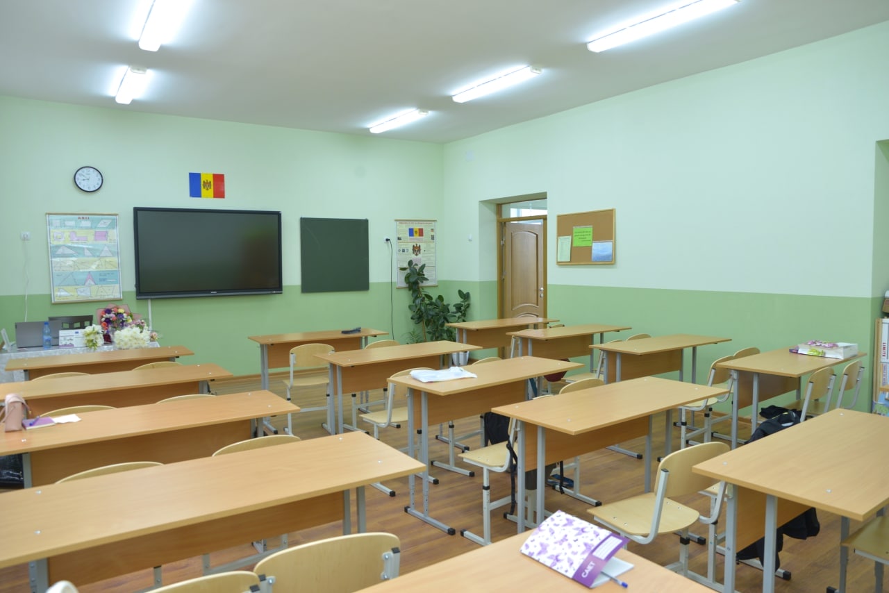 Circa 8000 de copii din familii defavorizate vor primi câte 700 lei la începutul noului an școlar
