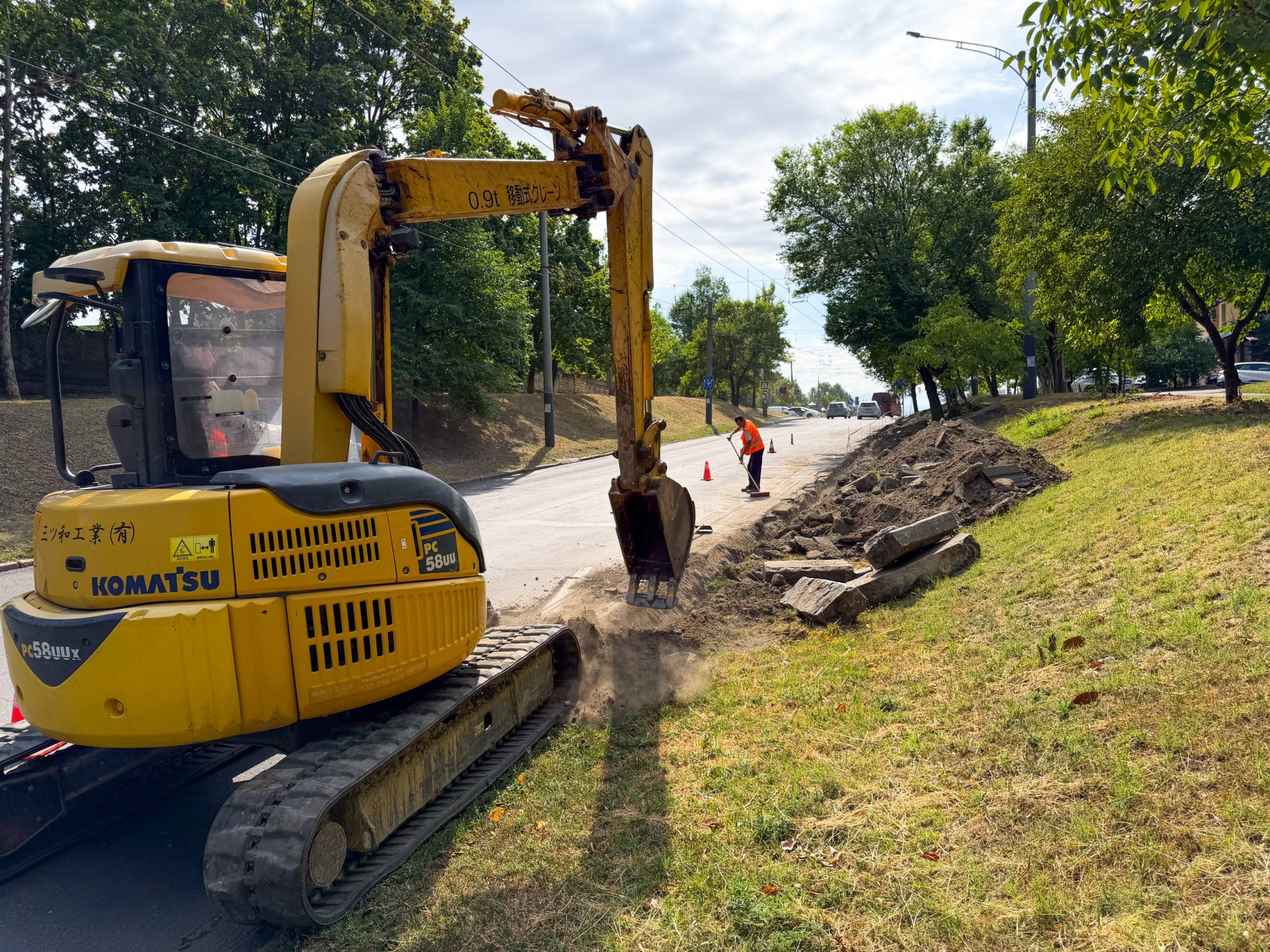 Noi lucrări de amenajare a infrastructurii pietonale pe Șoseaua Hâncești