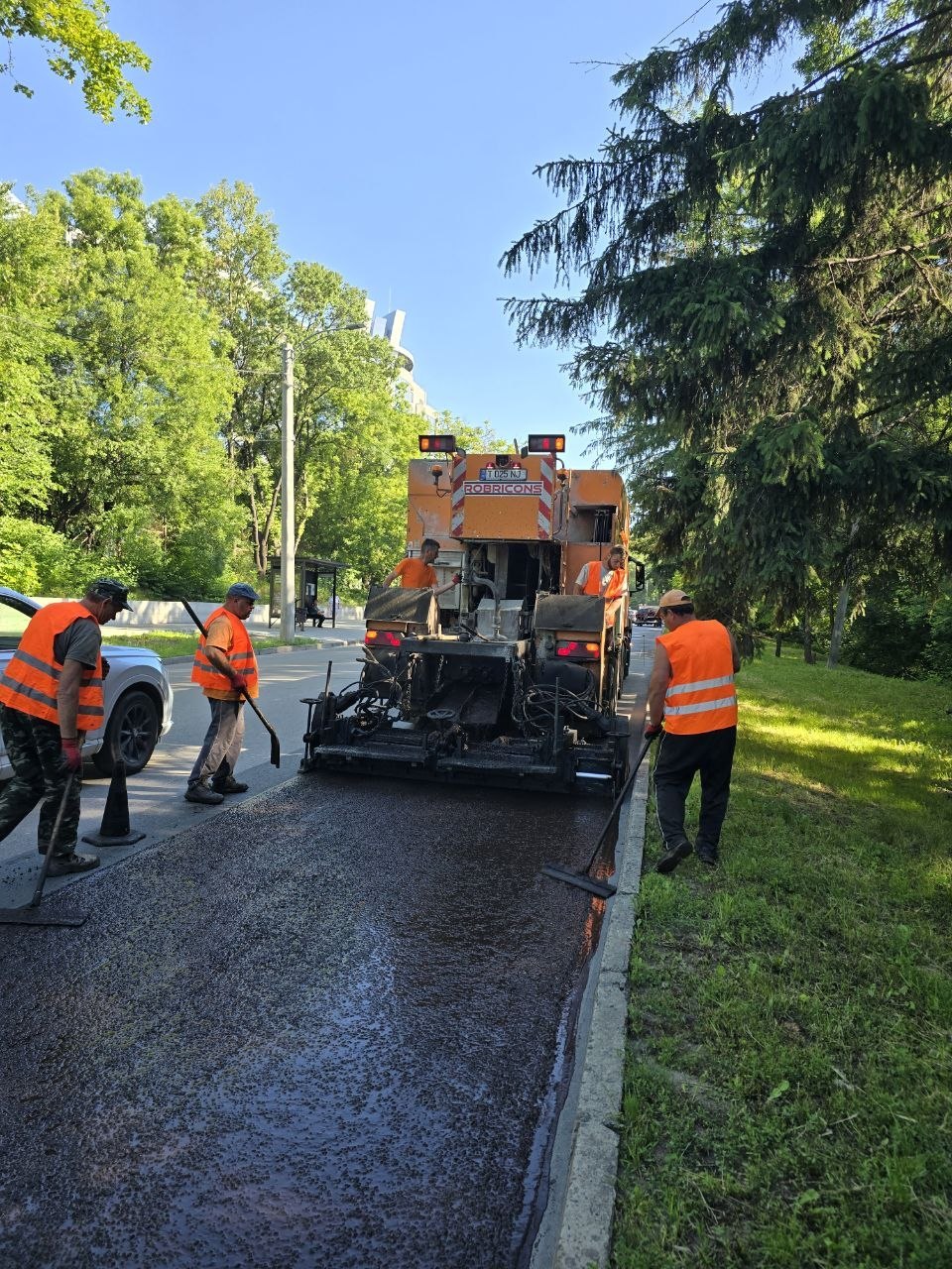 Continuă lucrările de întreținere preventivă a infrastructurii rutiere