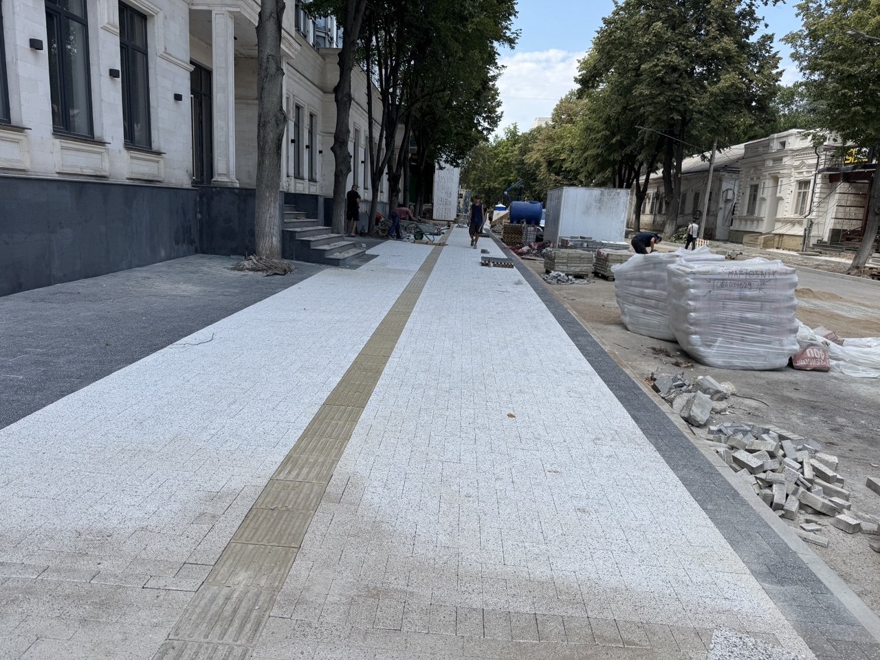 Continuă lucrările de reabilitare și amenajare a străzii Veronica Micle