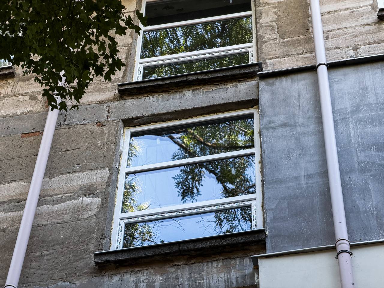 Eficientizarea energetică a spațiilor comune prin înlocuirea ferestrelor de la casa scării, în mai multe blocuri din sectorul Centru