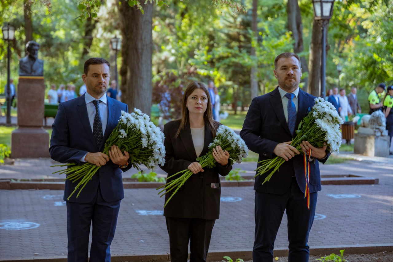 APL Chișinău marchează Sărbătoarea Limbii Române prin depuneri de flori și un program cultural-artistic tematic
