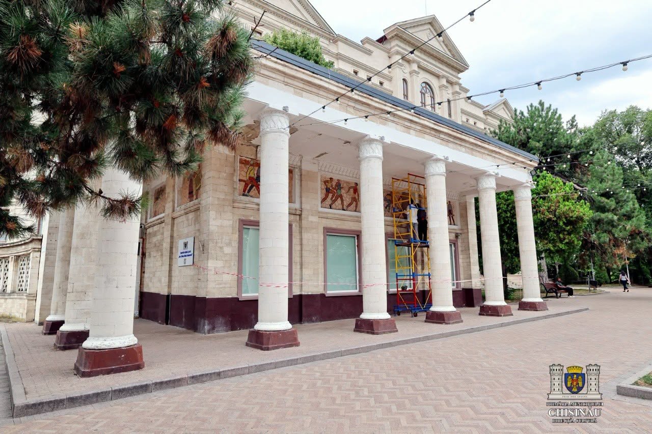 Ansamblul de mozaicuri „Sportul” a intrat în proces de restaurare